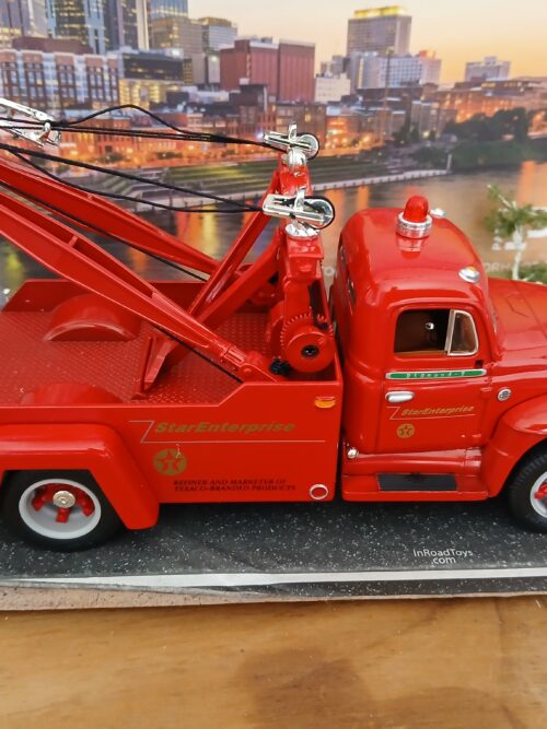 First Gear 1955 Diamond-T Tow Truck 1:34 Scale