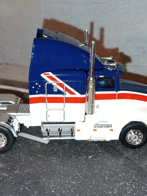 Brekina 1:87 Scale 1984 Kenworth T600 (Blue/White/Red)
